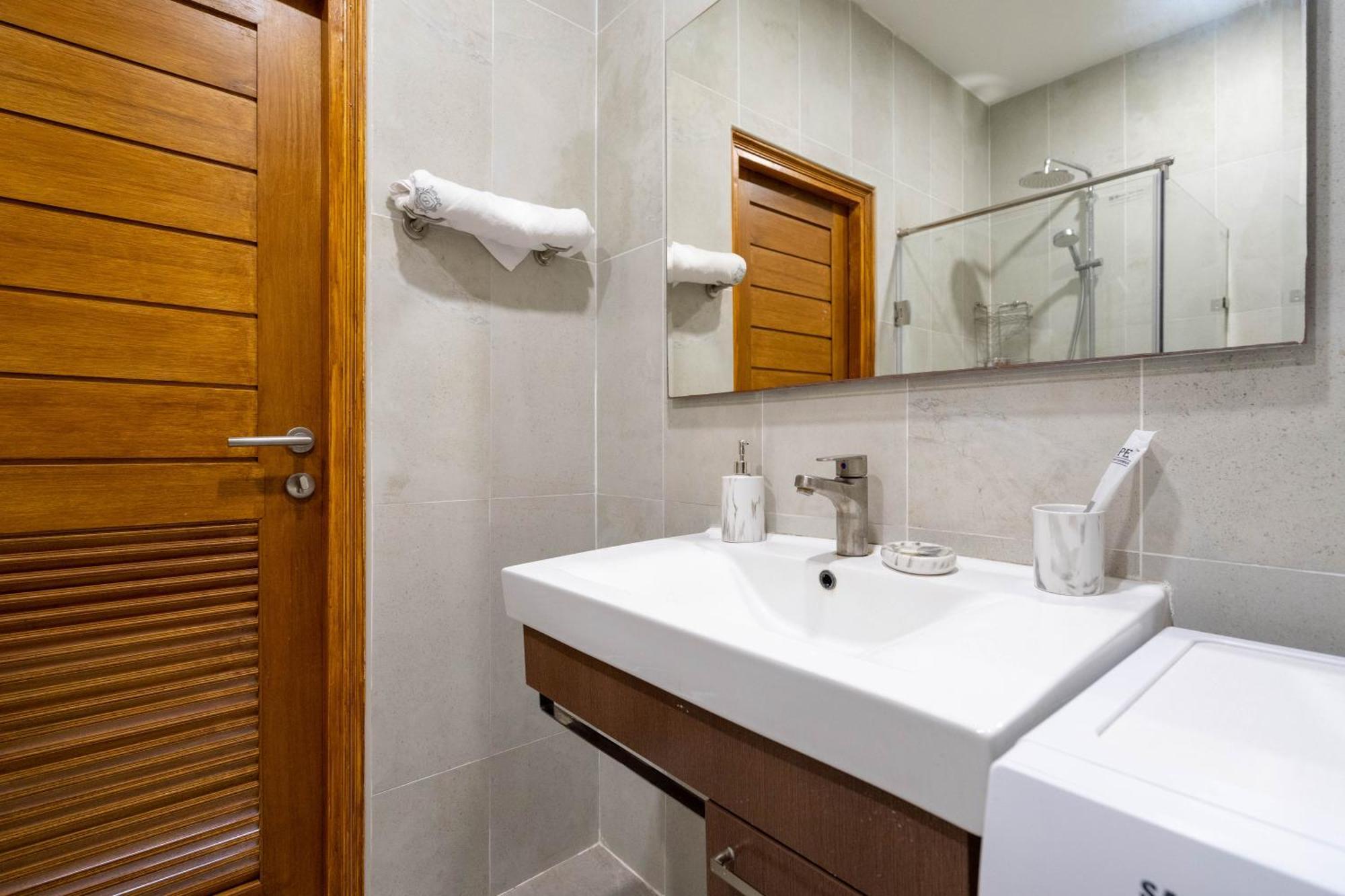 Apartment 1 Bedroom In Naiharn T Ban Saiyuan Екстер'єр фото